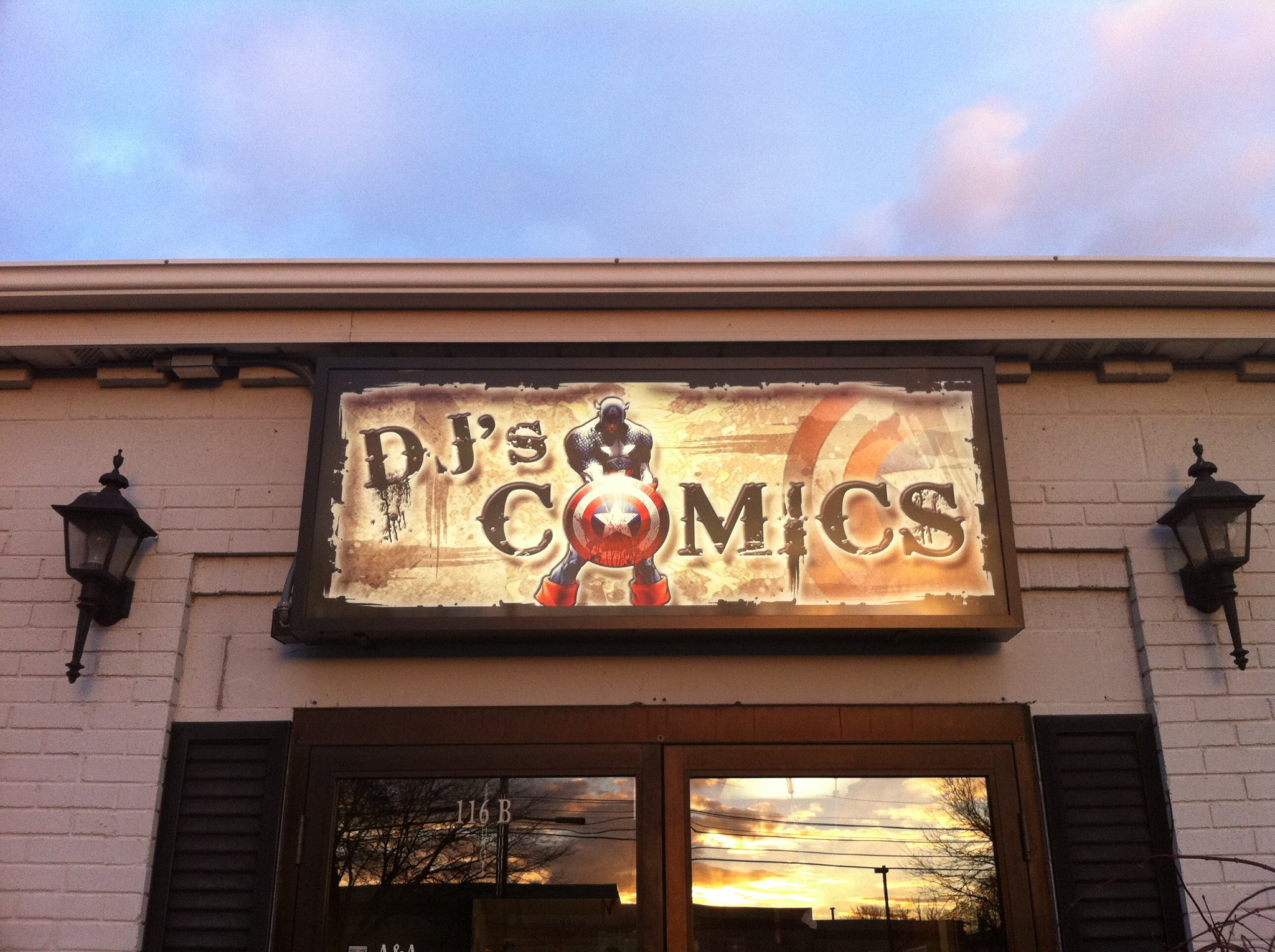 D J’s Comics & Cards